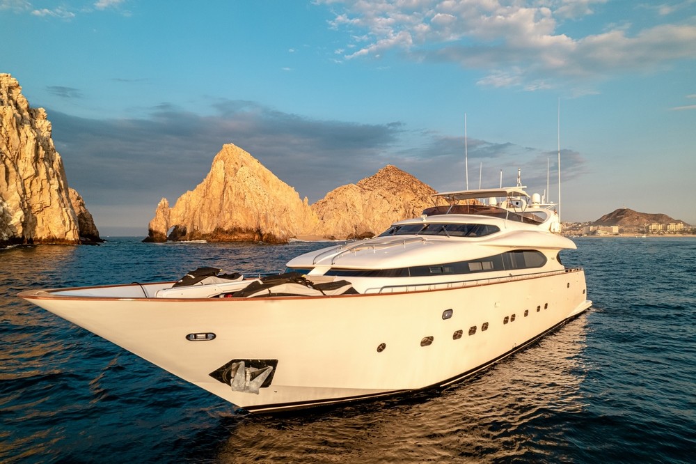 100-foot Maiora Luxury Yacht